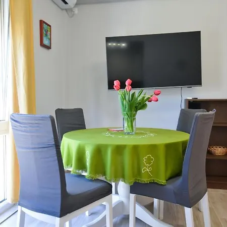 Rocky Ii Apartment *