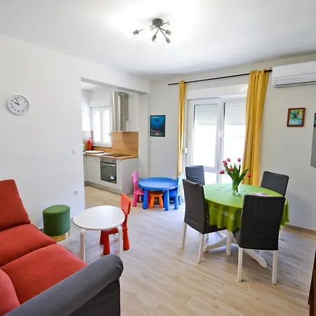 Rocky Ii Apartment