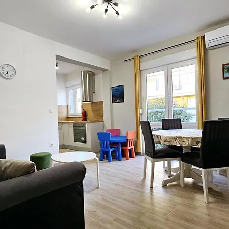 Rocky Ii Apartment
